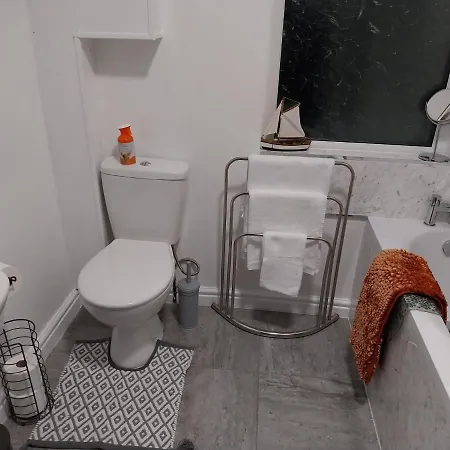Charming 2br House Close 2 Leeds Centre Wi-fi *