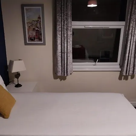 Charming 2br House Close 2 Leeds Centre Wi-fi ليدز