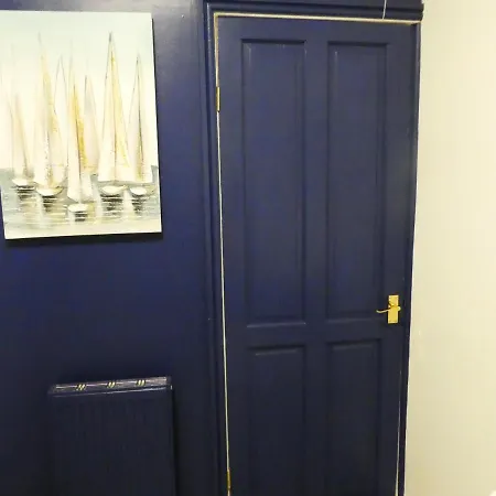 Charming 2br House Close 2 Leeds Centre Wi-fi بيت للعطل ليدز